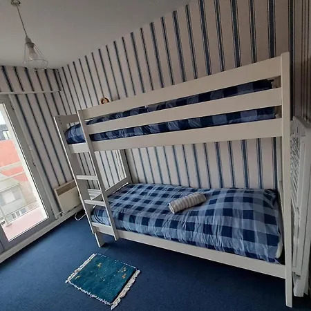 Spacious 3-bedroom Near The Apartment *
