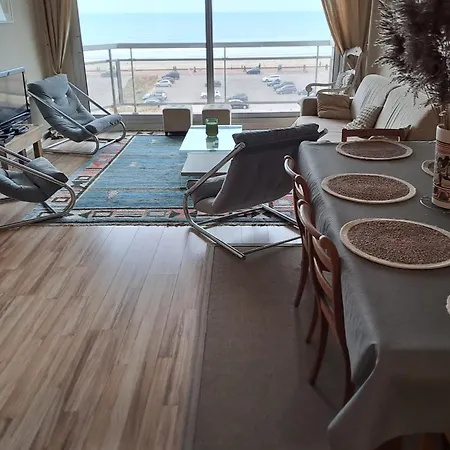Apartment Spacious 3-bedroom Near The *
